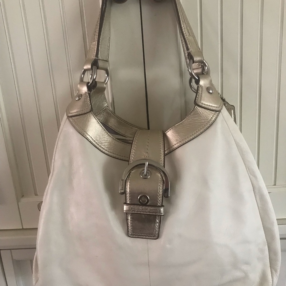 Coach
Soho Lynn Cream Leather Shoulder Bag - Picture 2 of 10